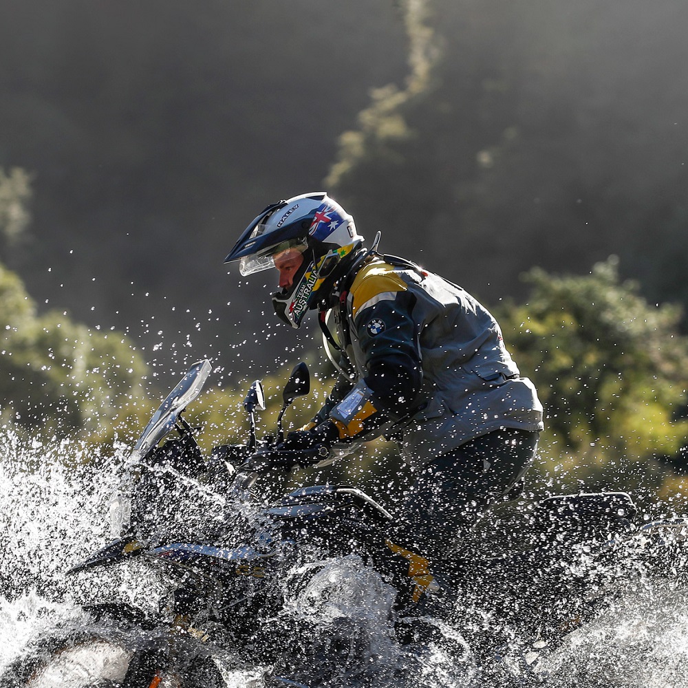 Sena 50R Mesh Bluetooth Intercom System Sena 50R Mesh Motorcycle Bluetooth Communication System 810969 Lifestyle 3