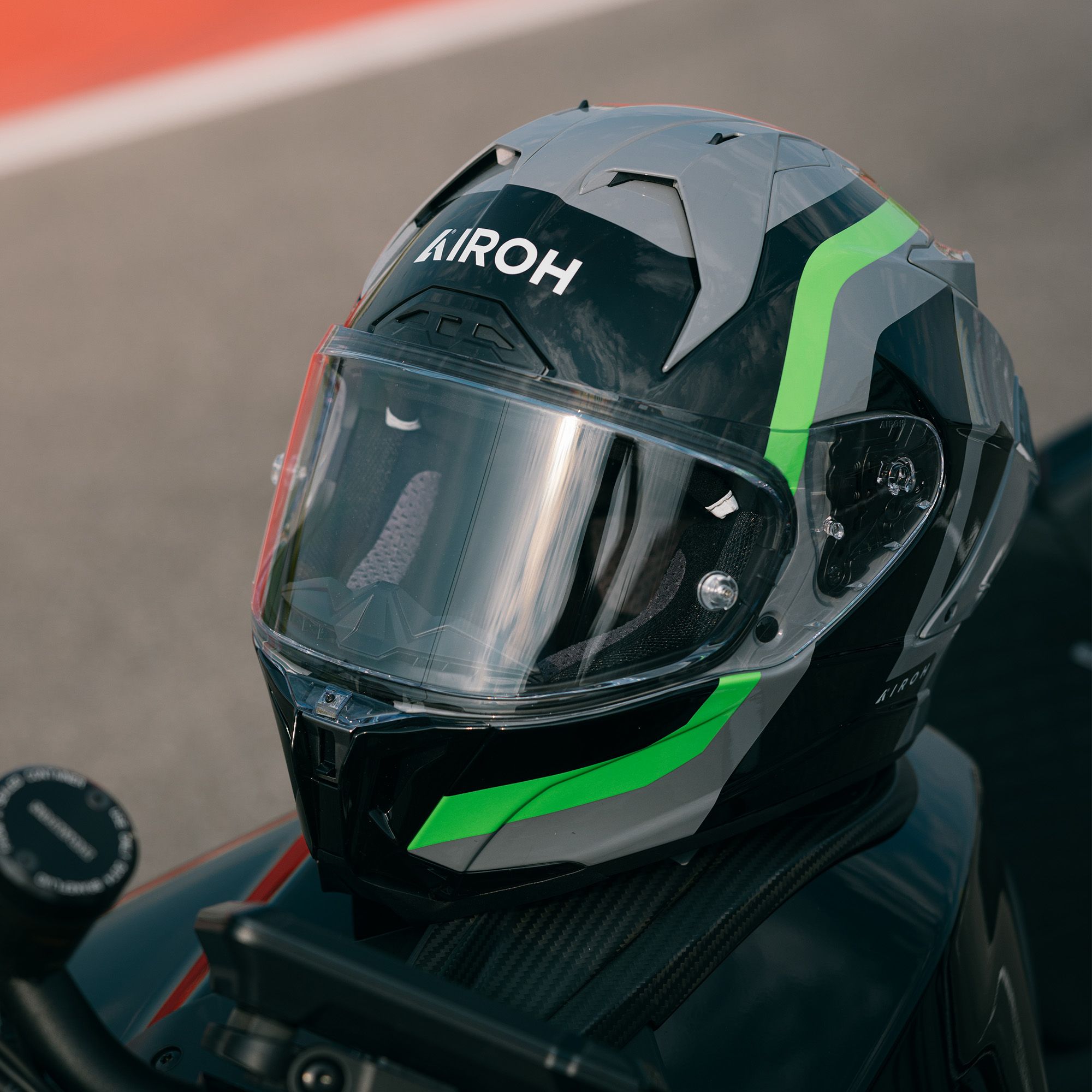 Airoh GP800 Competition Motorcycle Helmet - Green/Fluo